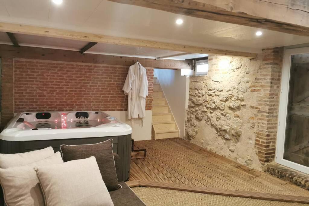 Gite Le Jardin Secret Et Gite Au Temps Suspendu Montpezat  ภายนอก รูปภาพ